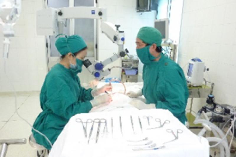 BẤT NGỜ ĐƯỢC CHỮA KHỎI BỆNH “THẦN KINH” SAU CUỘC MỔ TAI VÁ NHĨ
